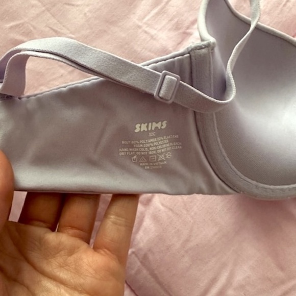 SKIMS Fits Everybody Push-up Bra in Sugar Plum - Picture 4 of 5